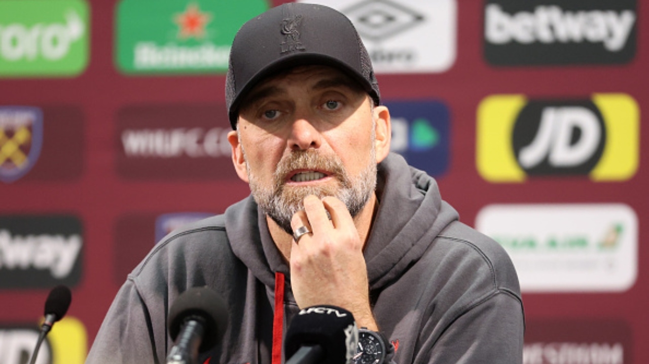 Kloop coloca ponto final em discussão com Salah no Liverpool