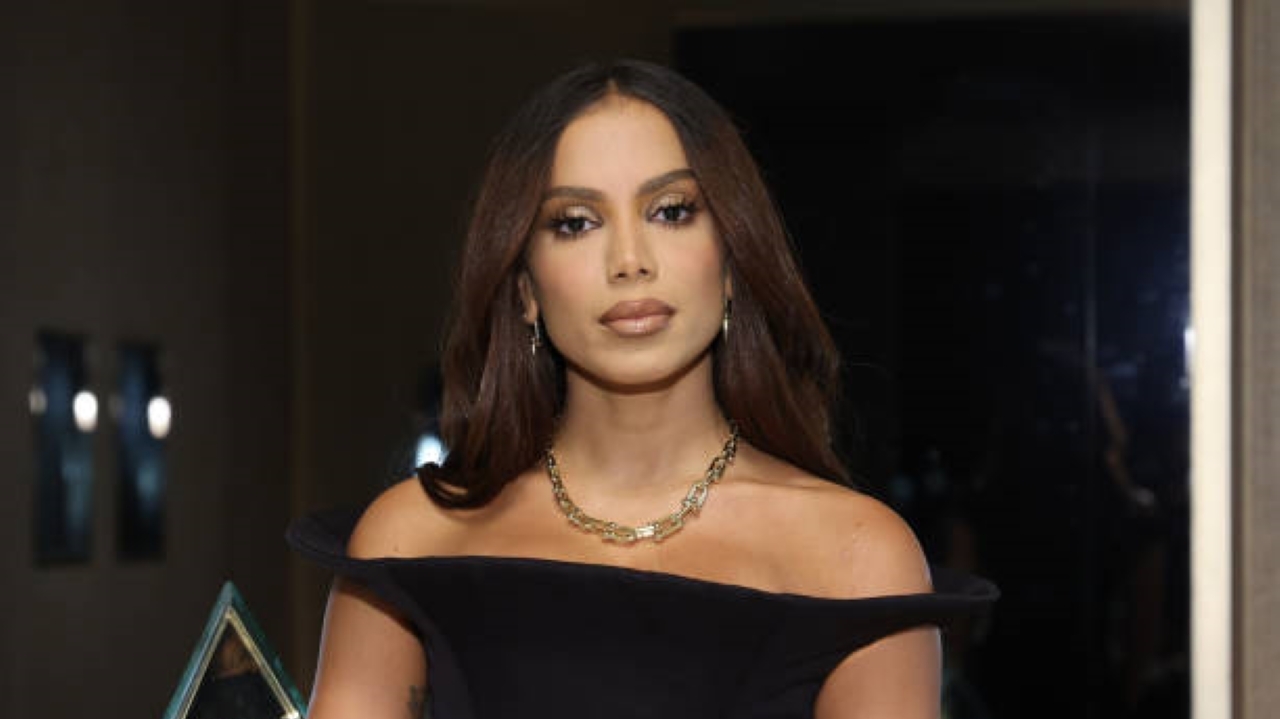 Anitta comparece ao evento de lançamento da coleção de jóias da Tiffany & Co.