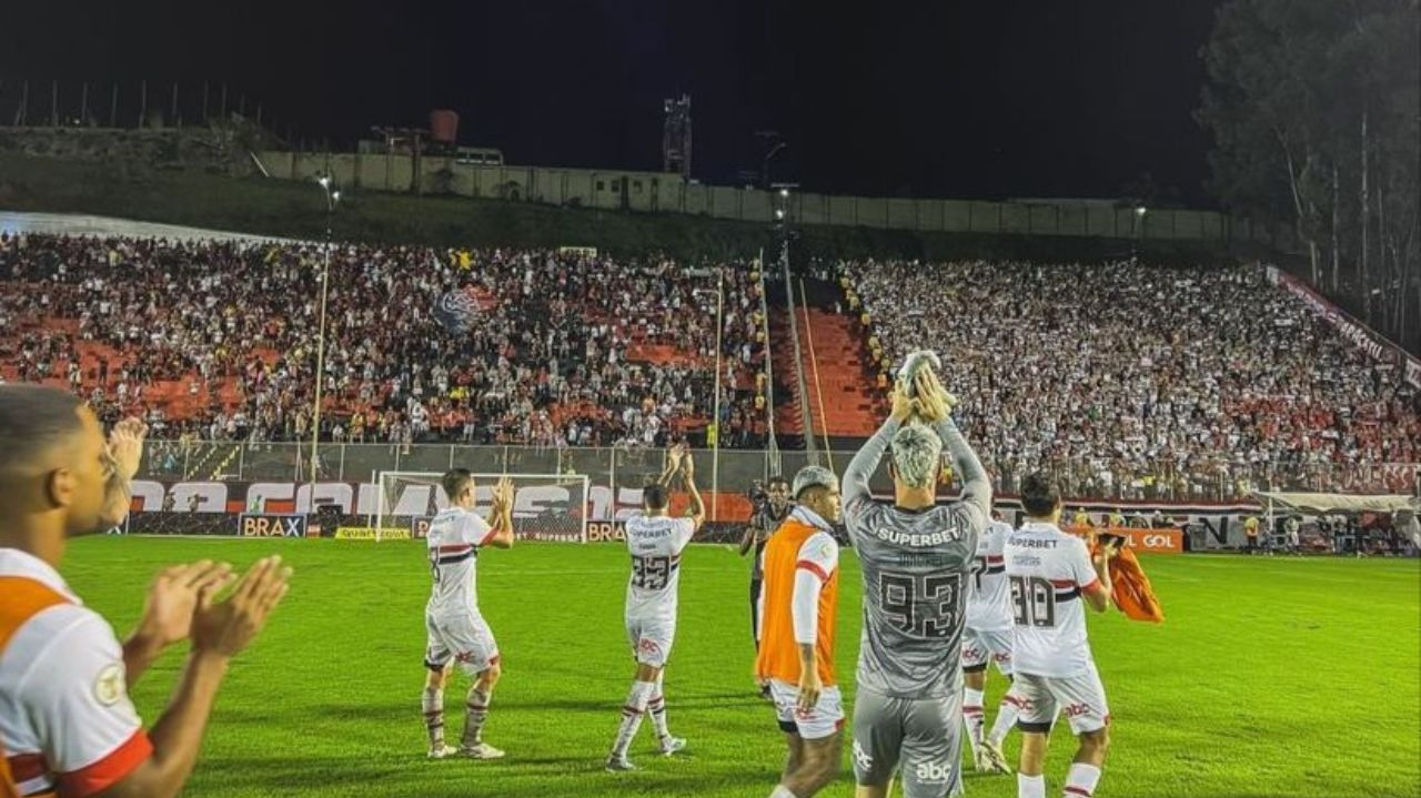 São Paulo triunfa sobre Vitória pela quinta rodada do Brasileirão