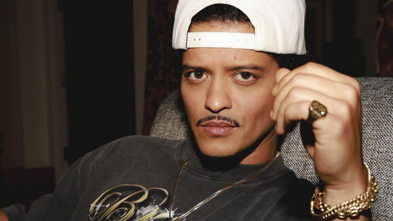 Bruno Mars anuncia volta ao Brasil e deseja ter um aniversário brasileiro