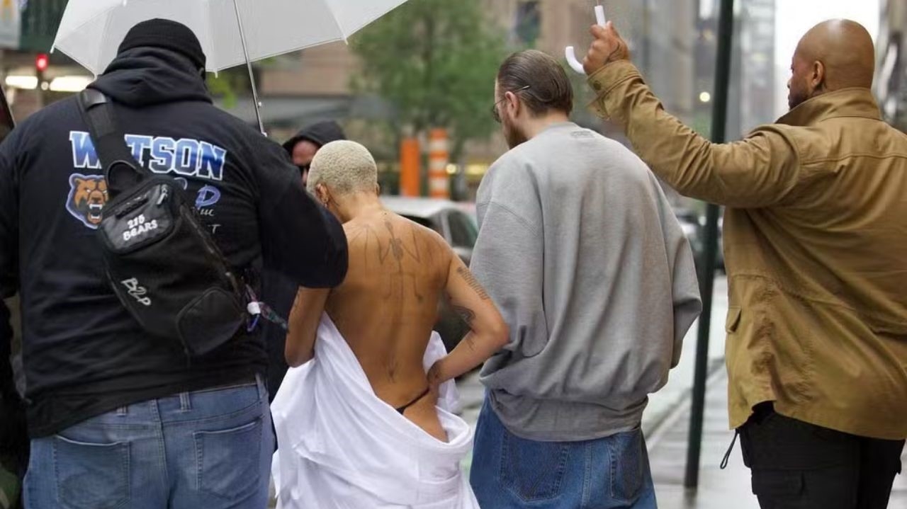 Doja Cat inova em look excêntrico e não agrada fãs