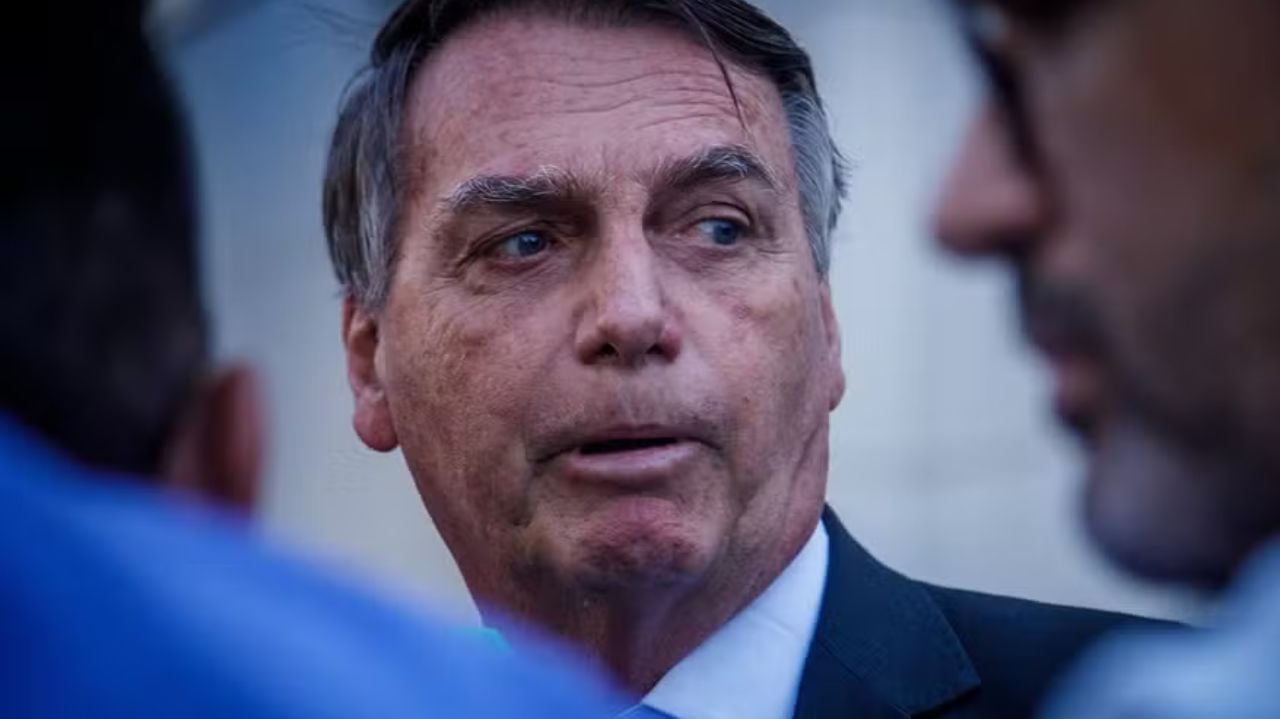 Bolsonaro é transferido para São Paulo após desconforto abdominal