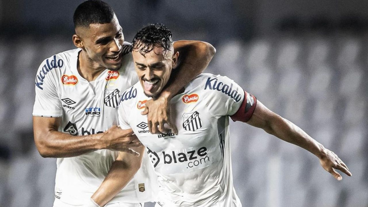 Santos vence o Guarani em casa em noite de goleada