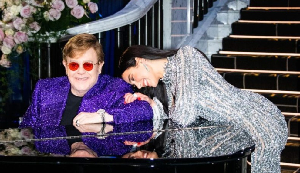 Elton John e Dua Lipa movimentam a sexta-feira 13 com parceria inusitada