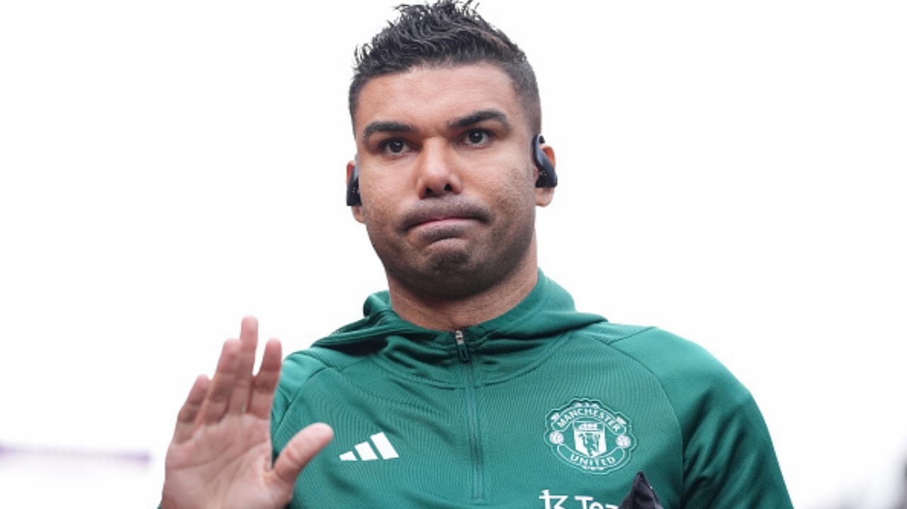 Casemiro é alvo de críticas feitas por comentarista ex-jogador do Liverpool