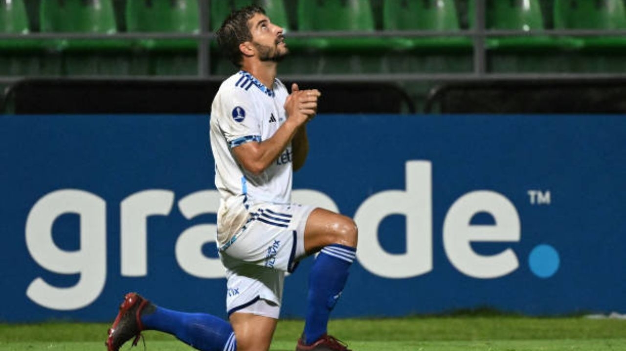 Cruzeiro mantém viva a chance de liderar grupo na Sul-Americana; entenda