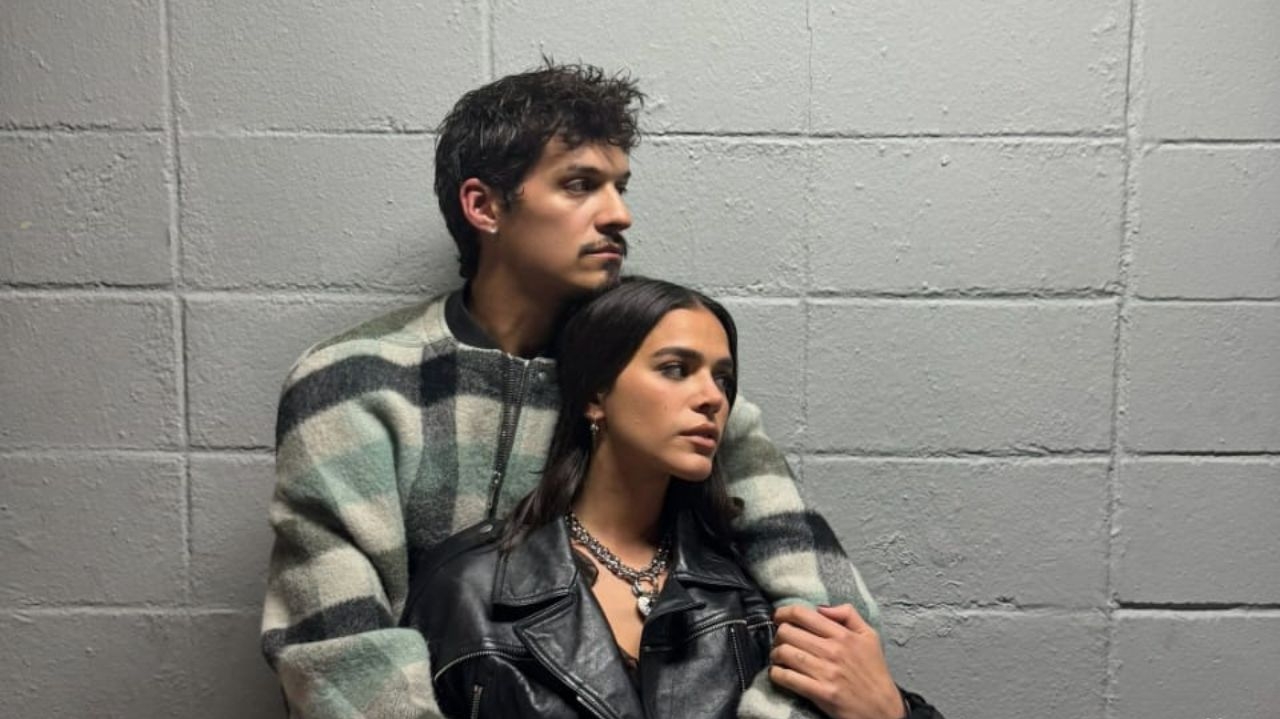 Omar Apollo e Bruna Marquezine trocam carinhos em fotos levantando suspeitas de romance