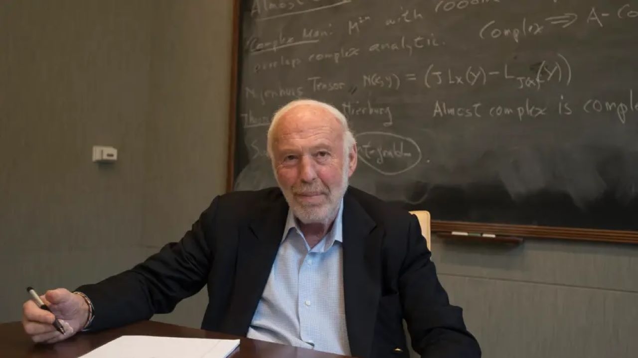 Jim Simons, investidor bilionário, morre aos 86 anos nos EUA