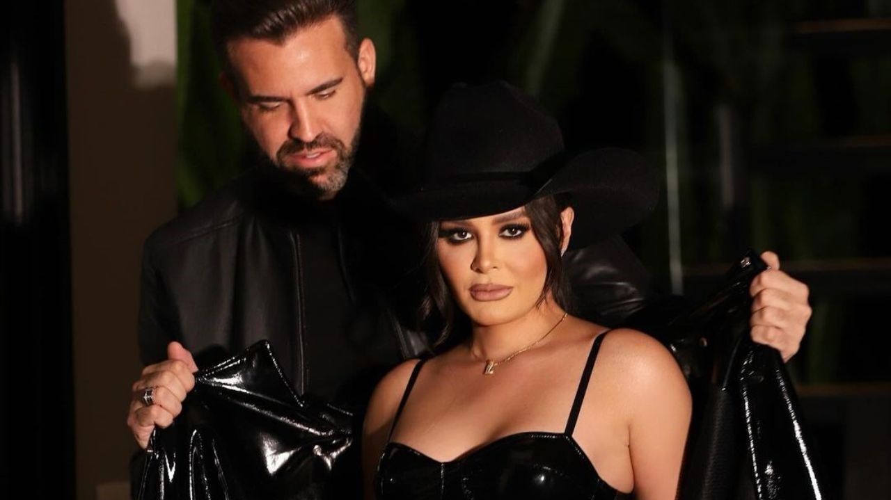 Maraísa ousa no visual durante apresentação em Cajamar