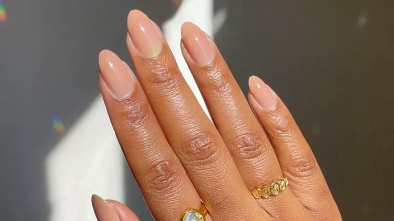 Nail tint é a nova tendência de manicure que está fazendo sucesso na gringa