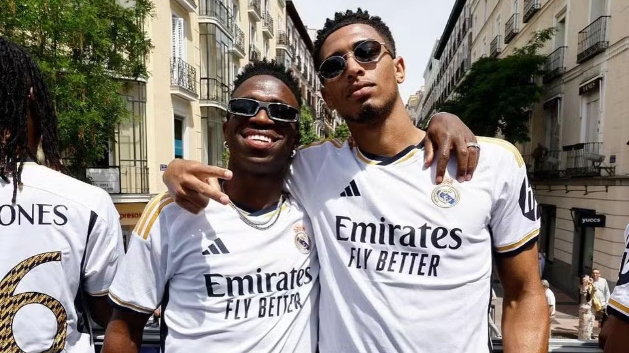 Vini Jr. ganha torcida de seu companheiro de equipe Bellingham na disputa pela Bola de Ouro