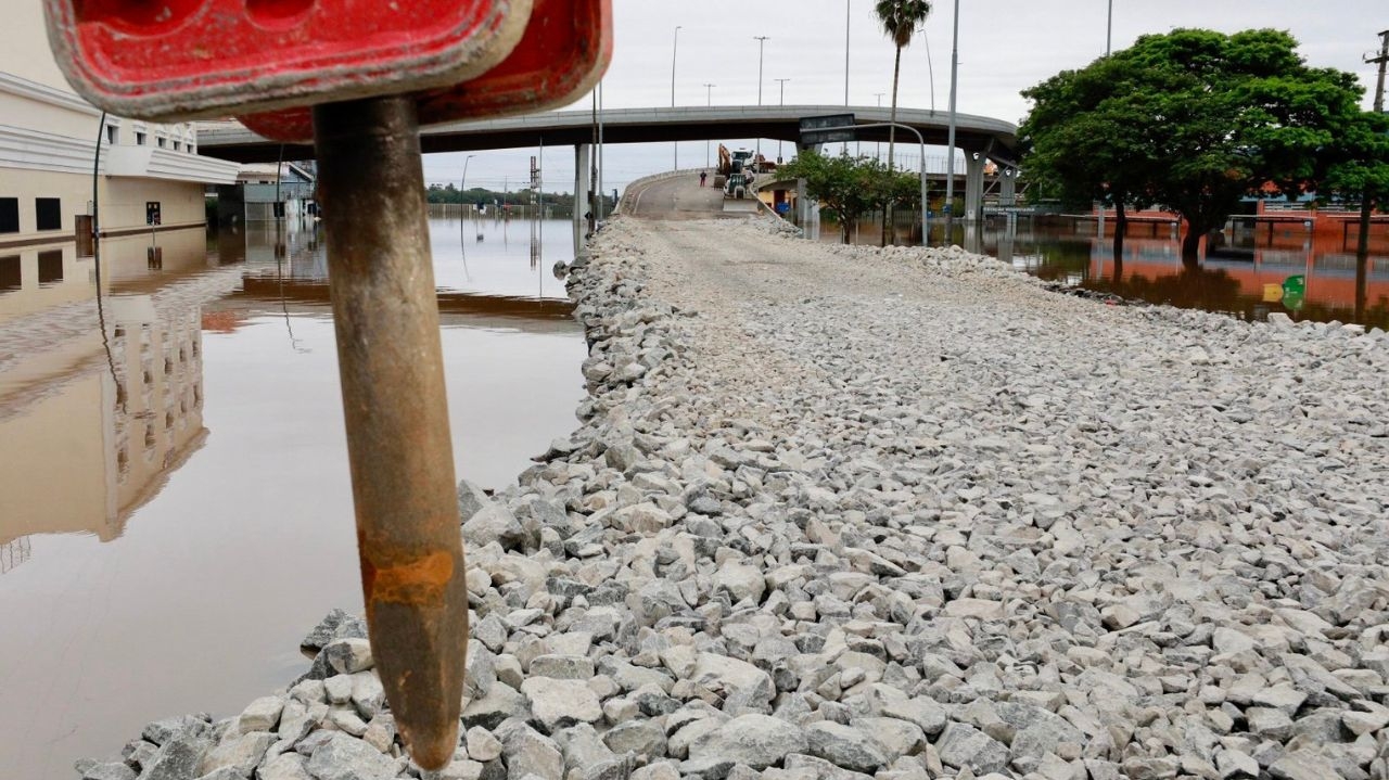 Porto Alegre cria corredor humanitário emergencial em meio a enchentes