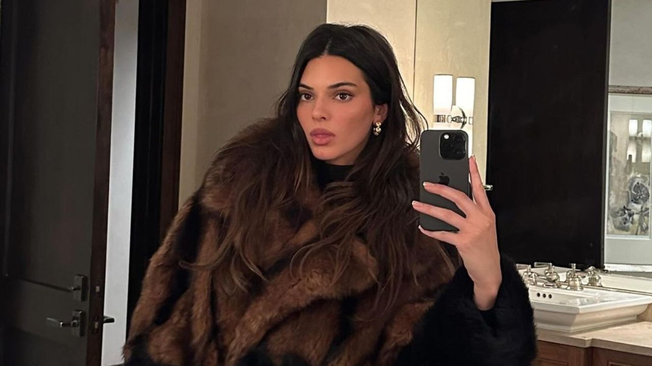 Kendall Jenner intriga fãs com presença misteriosa em campanha sensual de beachwear