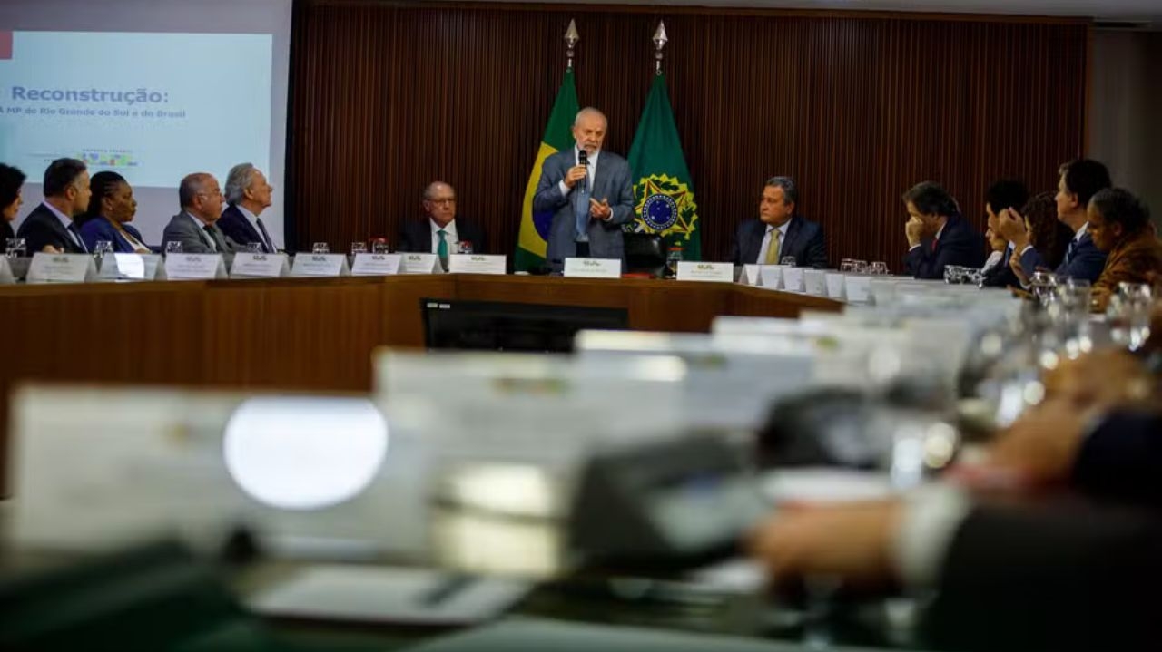 Governo Federal cria auxílio para familias no RS