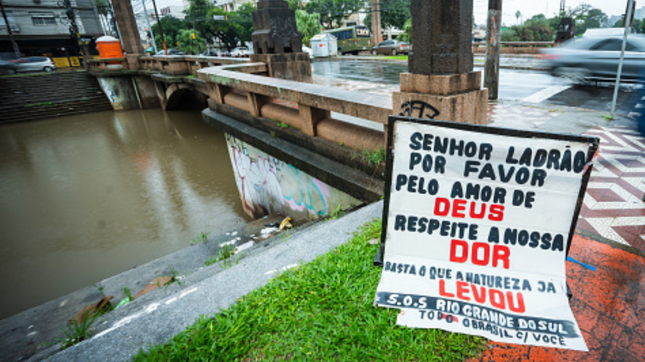 Roubos em meio as enchentes no Rio Grande do Sul alarmam moradores