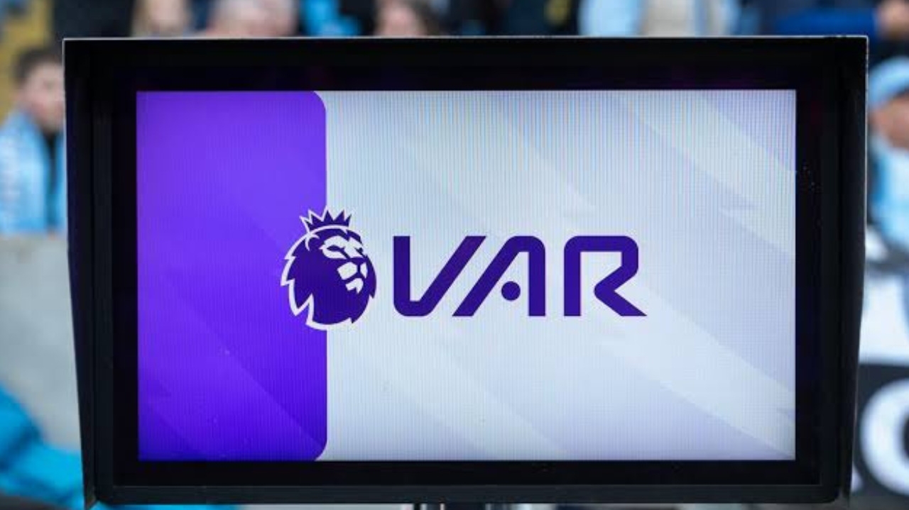 VAR pode acabar na Premier League: times da competição vão votar em breve