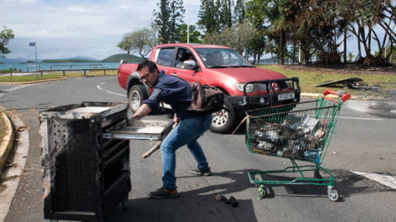 Território da França decreta estado de emergência após quatro mortes e proíbe TikTok