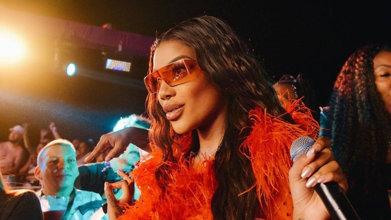 Produtora esclarece cancelamento das turnês de Ludmilla e Ivete: “decisão unilateral das artistas”