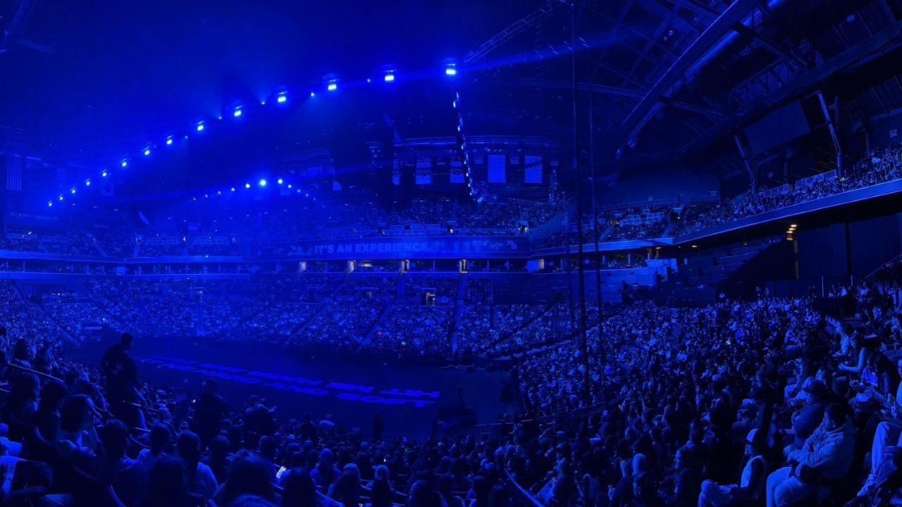 Billie Eilish lota evento de prévia do novo álbum em Nova York