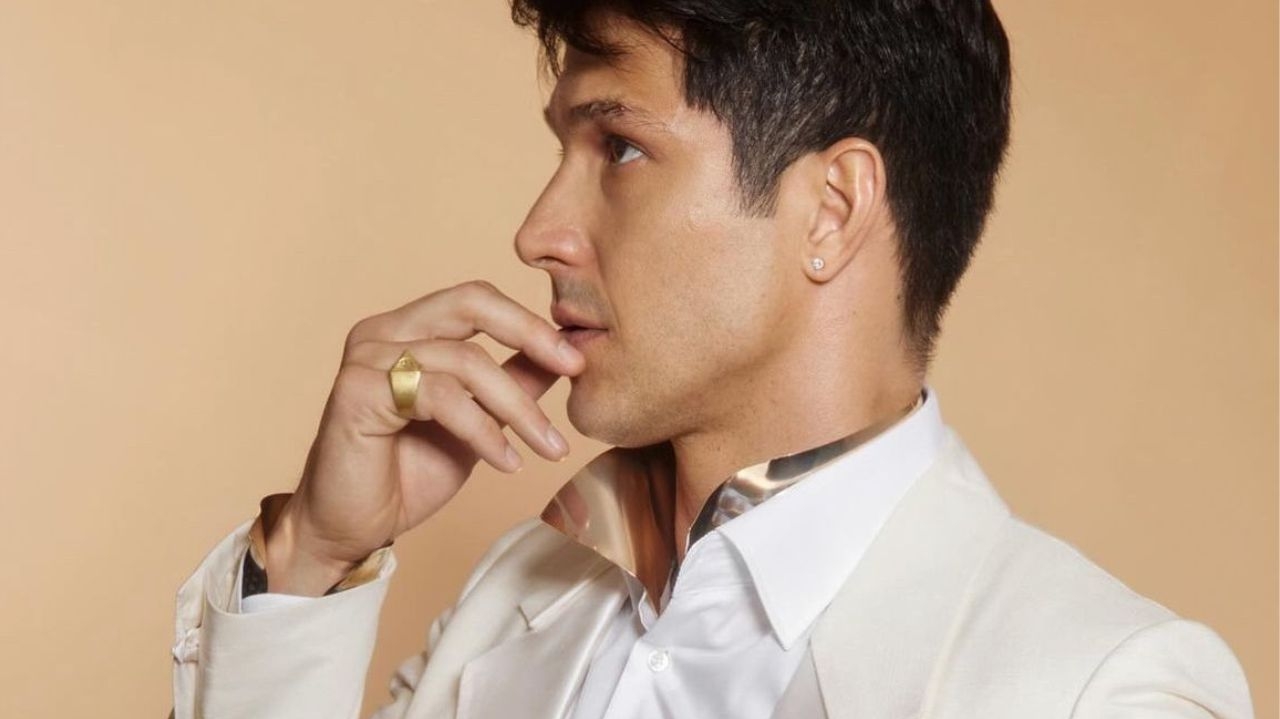 Através da moda, Romulo Estrela busca quebrar estereótipos de masculinidade