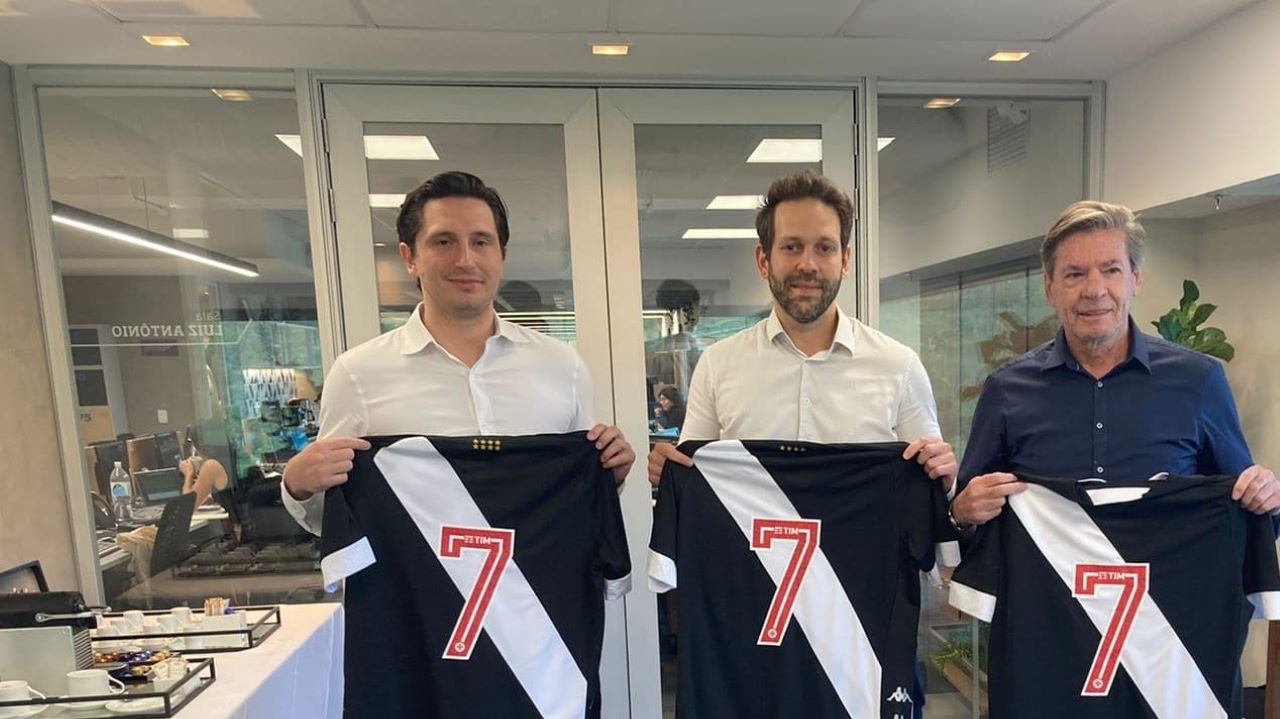 Saída da 777 do comando do Vasco levanta muitas dúvidas ao torcedores