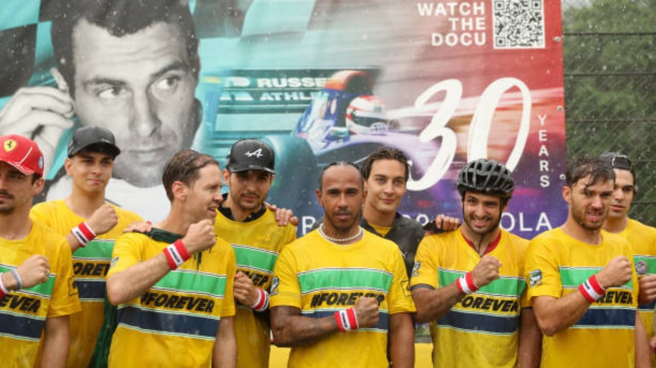 Pilotos da F1 homenageiam Senna em Ímola
