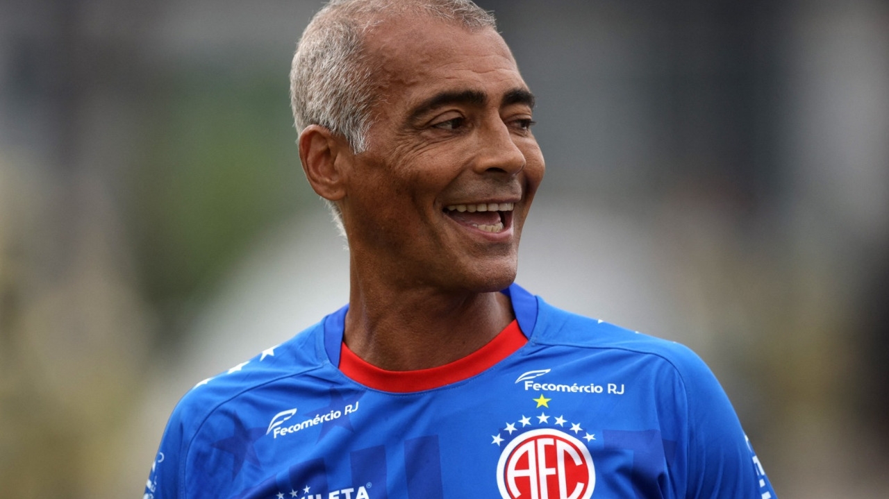 Romário, aos 58 anos, voltará a jogar no sábado pelo América