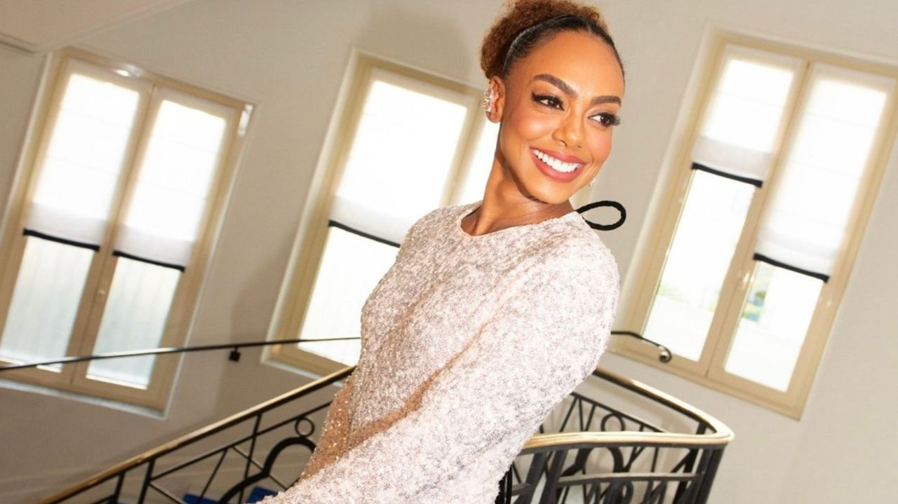 Dandara Mariana surpreende ao chegar com vestido brilhante para o Festival de Cannes