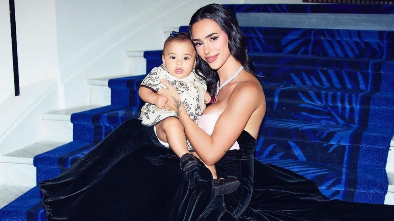 Mavie surge com vestido de grife em Cannes ao lado de Bruna Biancardi