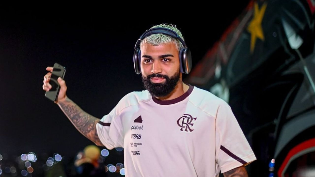 Gabigol vira alvo de protestos em jogo de basquete do Flamengo