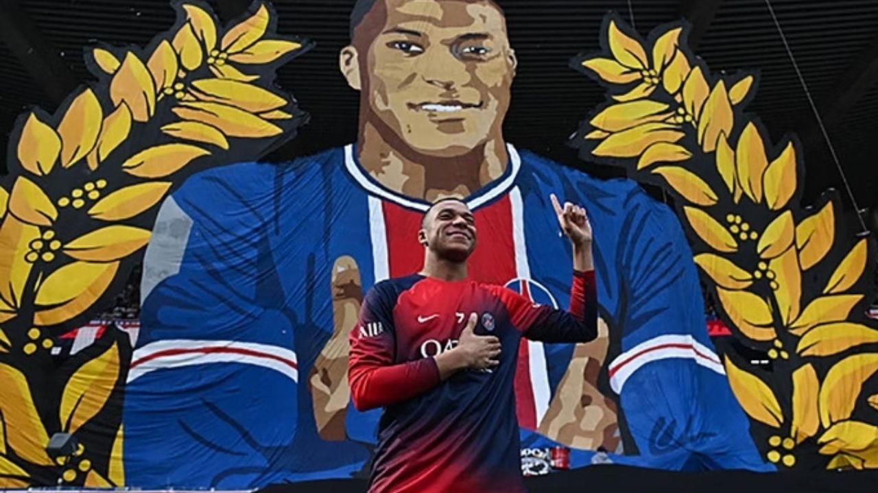 Mbappé se despede de companheiros no PSG