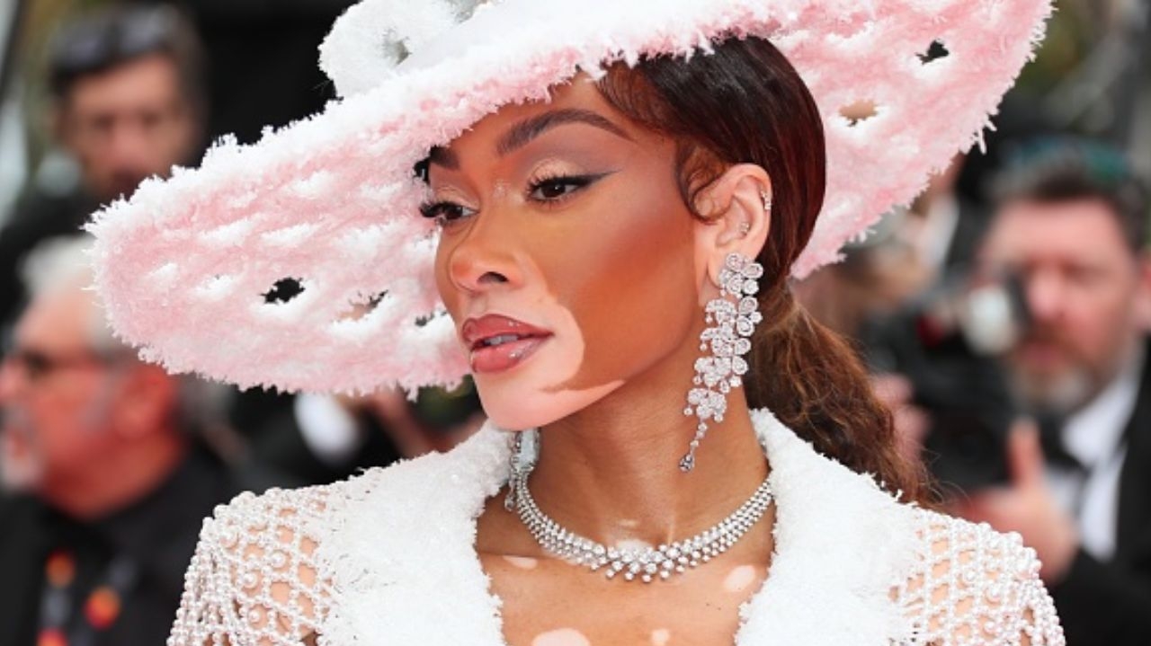 Winnie Harlow chama atenção no tapete vermelho do Festival de Cannes 2024