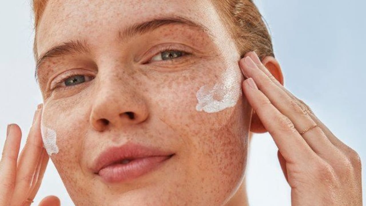 7 dicas de como manter a pele hidratada mesmo nas mudanças climáticas