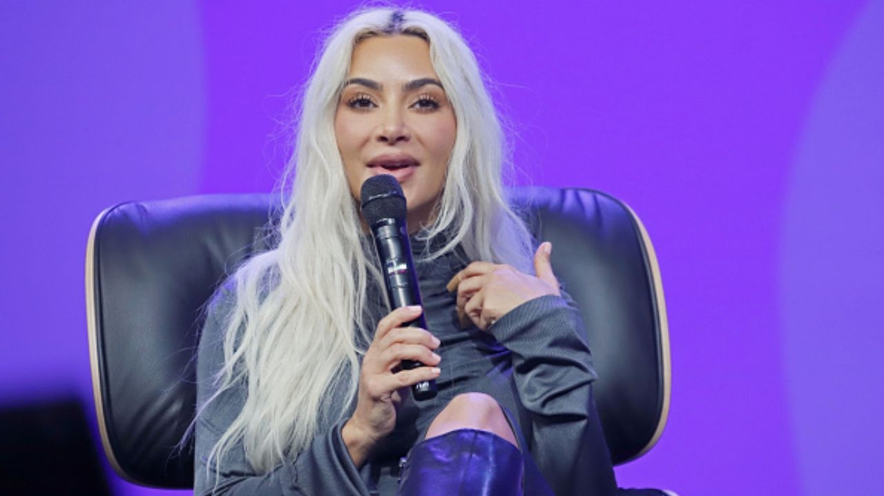 Saiba por que Kim Kardashian foi vaiada em especial de Tom Brady