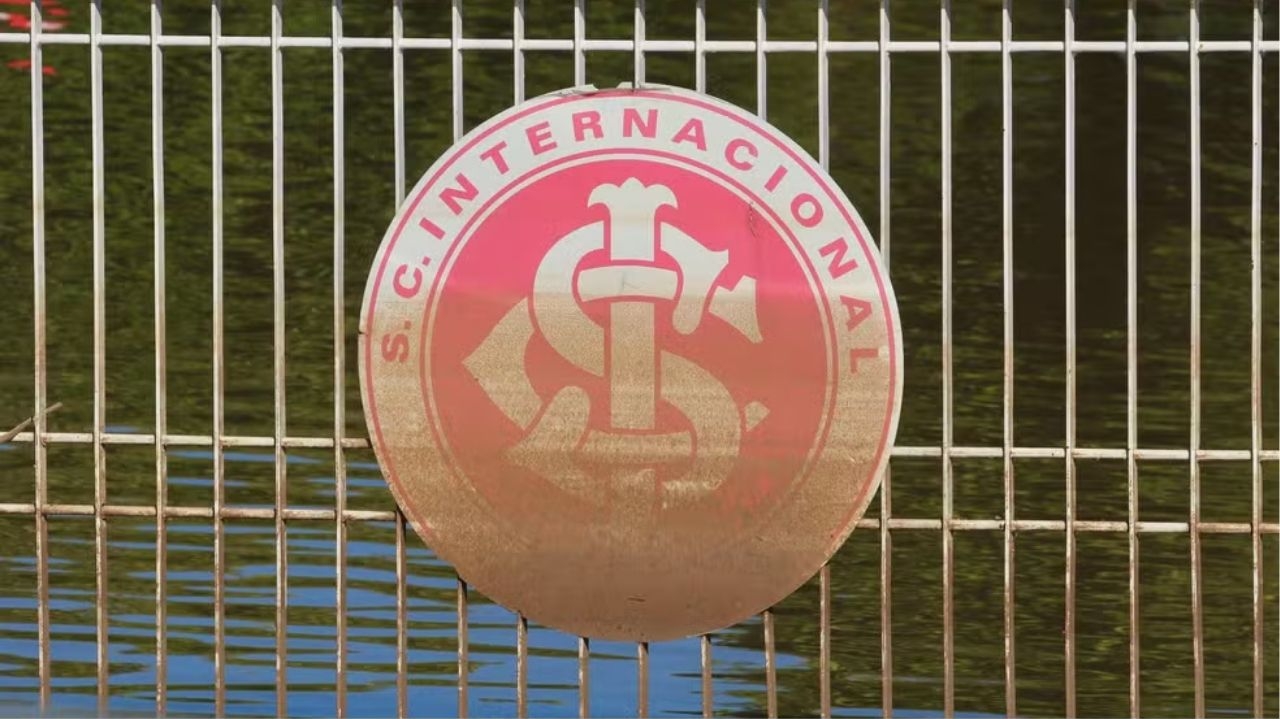 CT do Internacional começa a ser limpo após enchentes