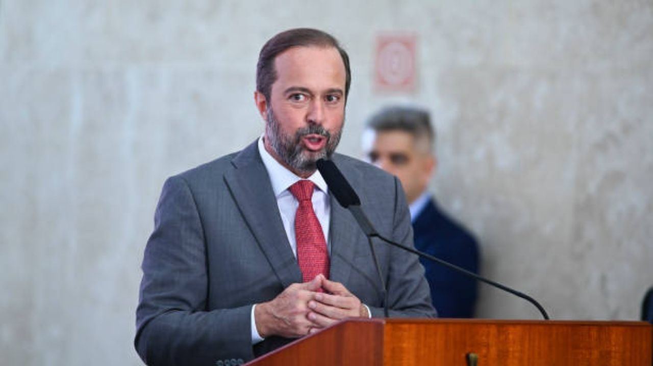 Governo do RS faz estimativa de prejuízo na rede elétrica após enchentes