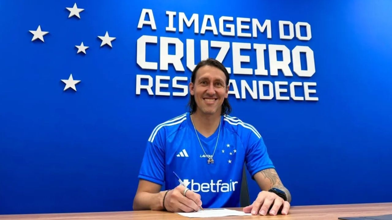 Cássio assina com o Cruzeiro e despede-se do Corinthians após 12 anos no clube paulista