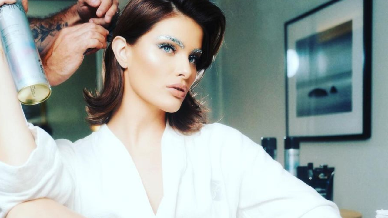 Isabeli Fontana esbanja charme e elegância no tapete vermelho do Festival do Cannes 2024