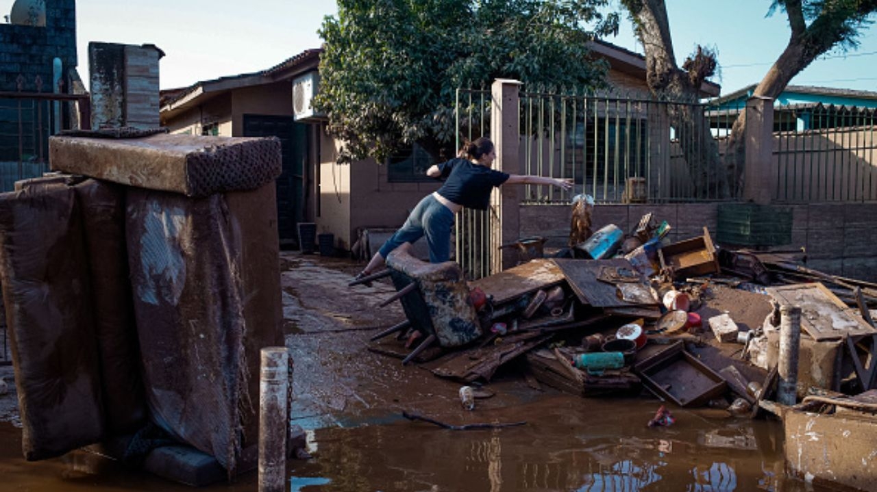 Câmara aprova isenção de impostos em produtos para pessoas afetadas por desastres naturais