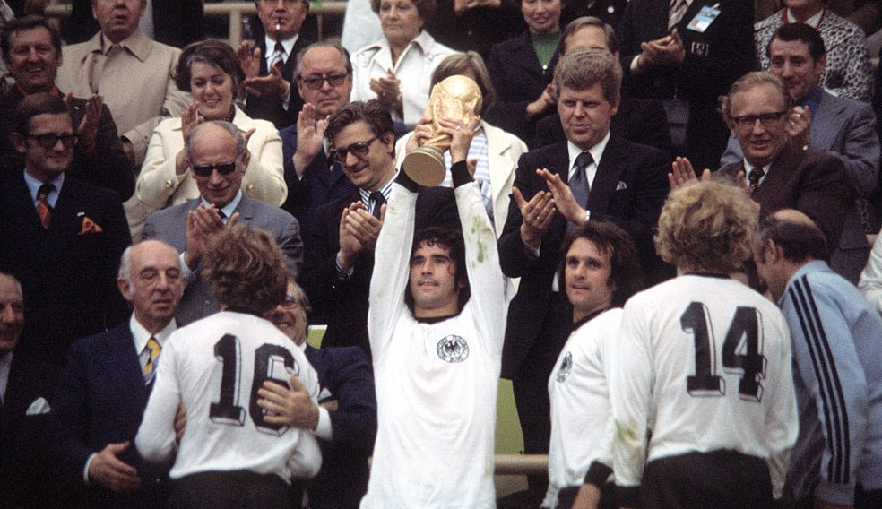 Maior artilheiro da Bundesliga, Gerd Müller morre aos 75 anos