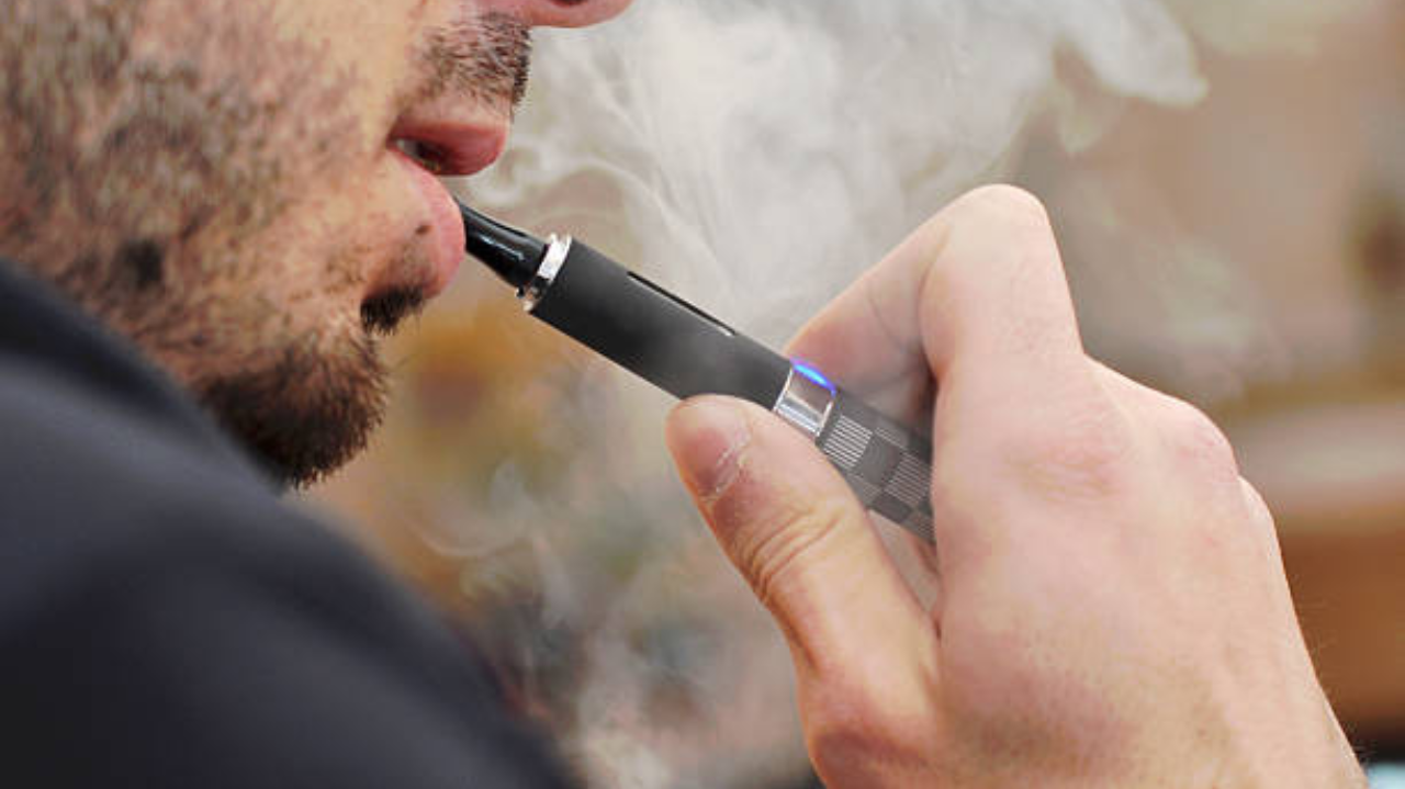 Pesquisa mostra diagnóstico de câncer em relação ao uso de cigarros eletrônicos 