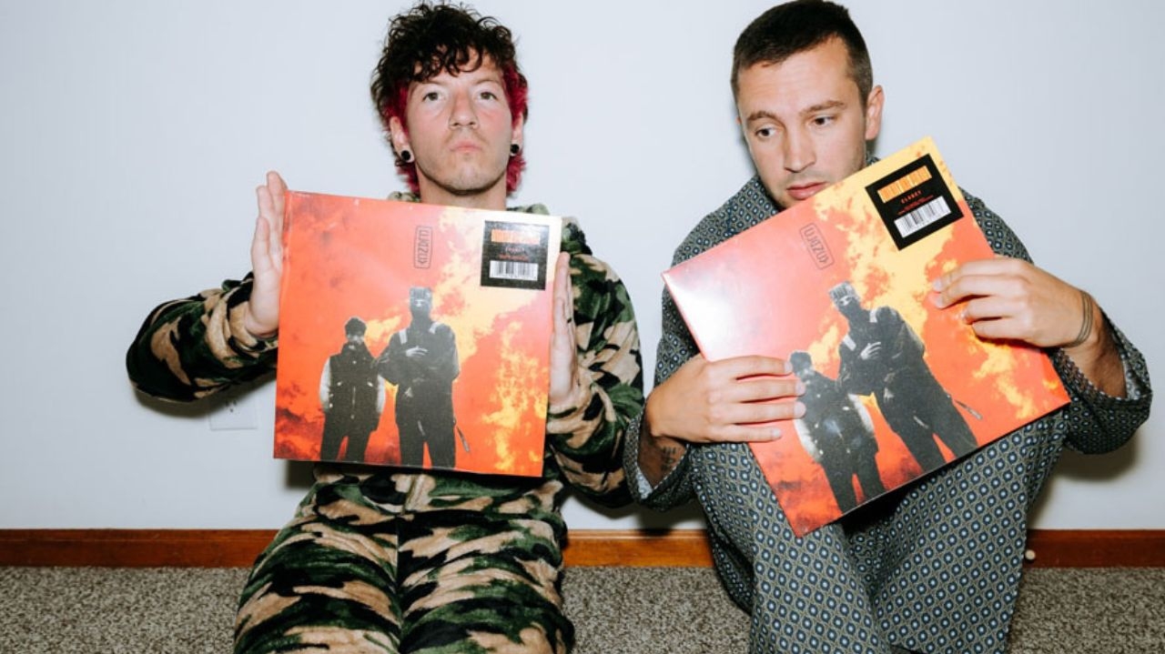 Após quase uma década, Twenty One Pilots encerra narrativa com novo álbum