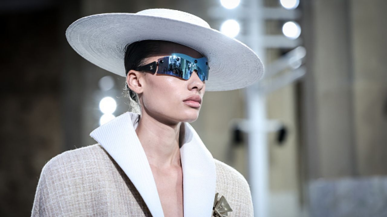 Louis Vuitton desfila coleção Cruise 2025 em Barcelona