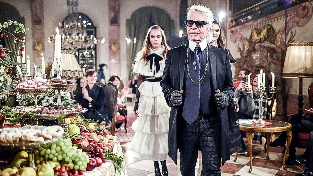 Chanel supera críticas online e duplica seu faturamento em 2023