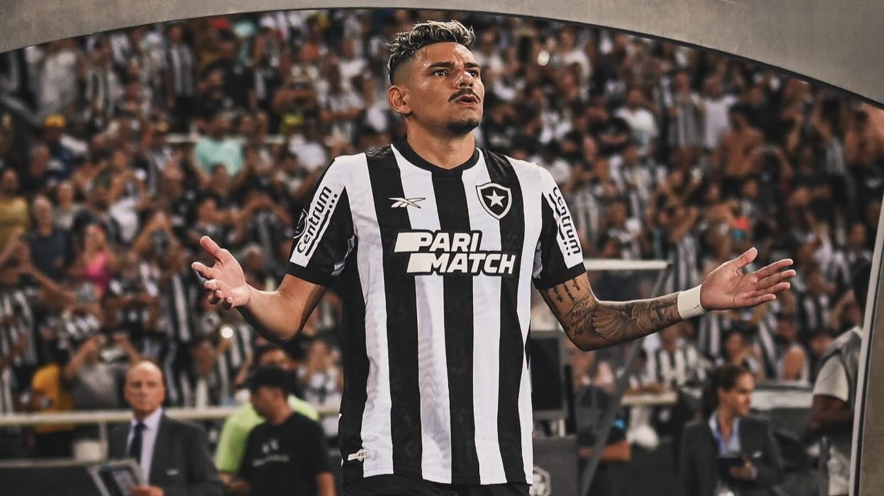 Botafogo deve vir a campo hoje com Tiquinho de volta ao time
