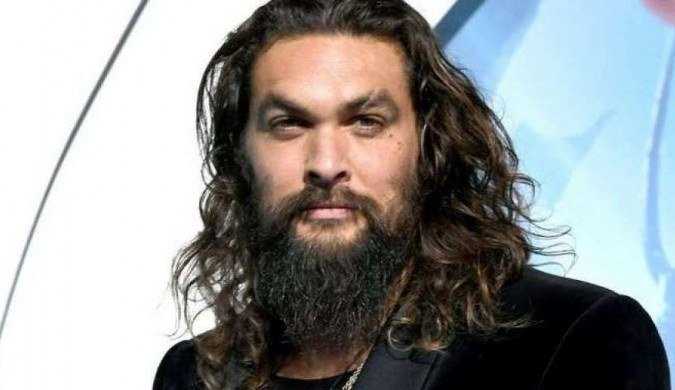 Jason Momoa briga com repórter após pergunta sobre cena de estupro em “/Game of Thrones”/