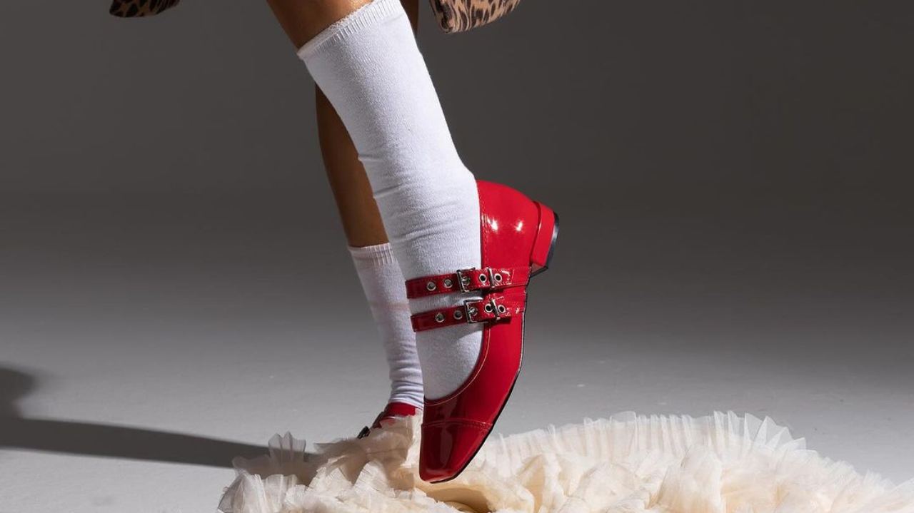 Meias brancas se tornam uma nova tendência  entre as pessoas