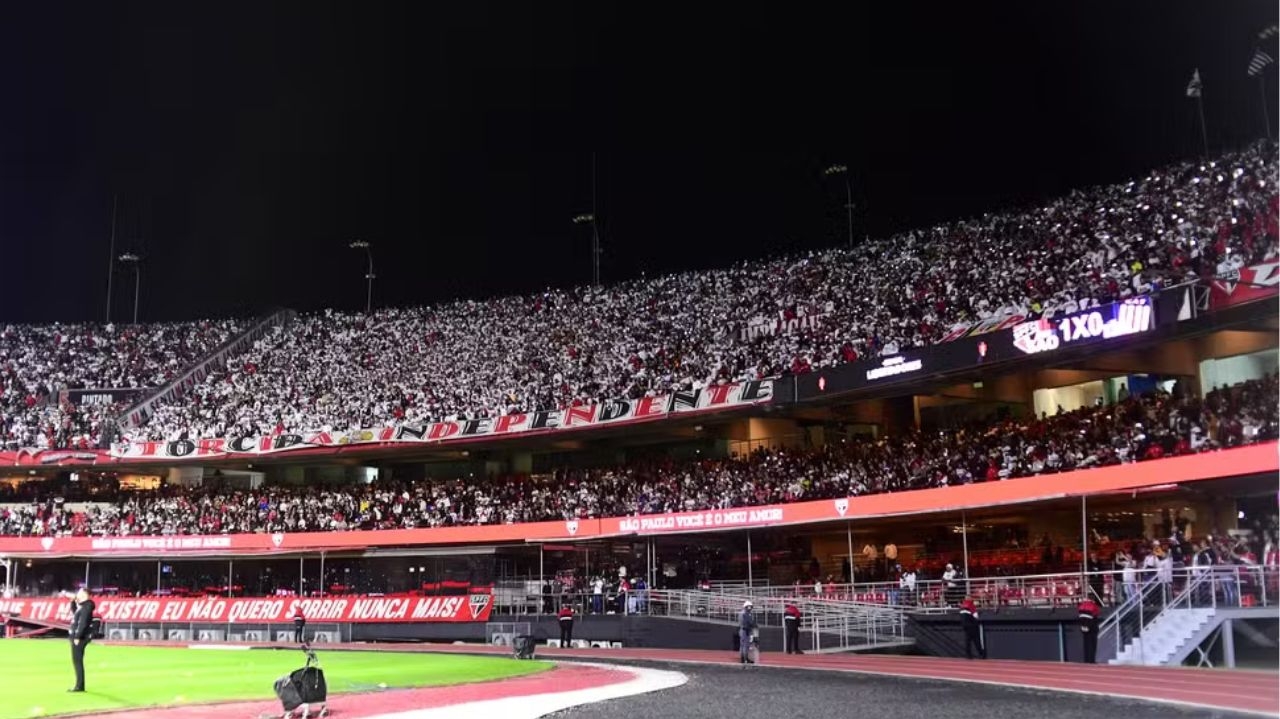 Em noite de festa no MorumBIS, São Paulo bate recorde de público na temporada