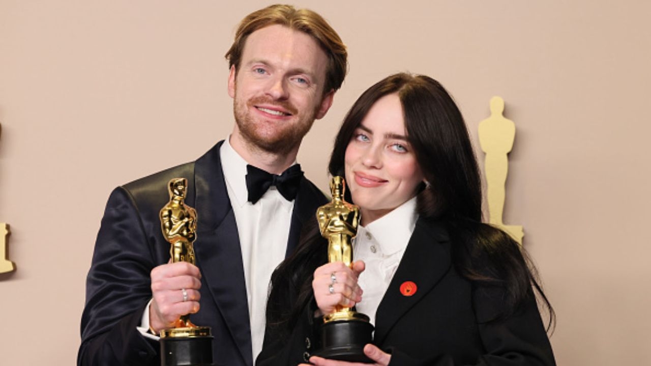 Finneas responde crítica e nota baixa do site Pitchfork