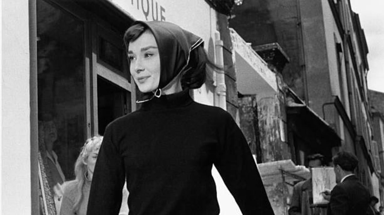 Aprenda diferentes formas de usar lenços; nova aposta para o verão de 2024